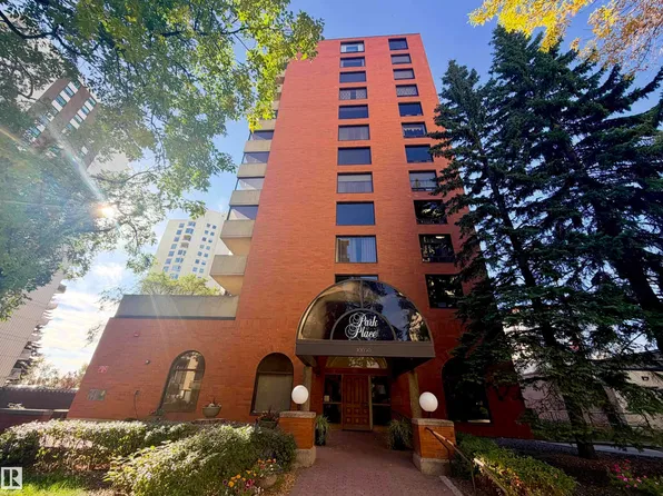 10050 118th St NW #12, Edmonton, AB T5K 2M8