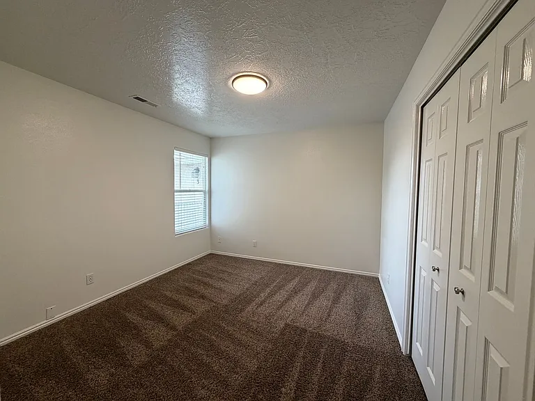 425 E 1050 S — Photo 14