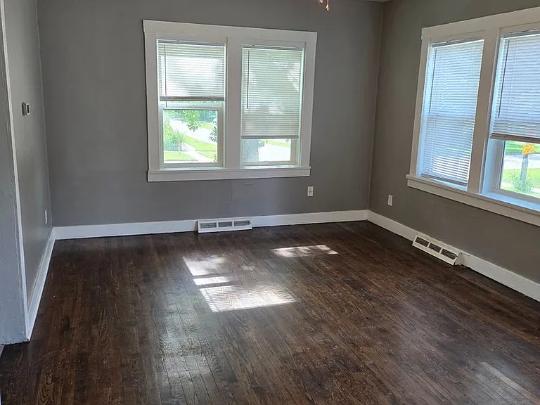 439 E High St — Photo 7