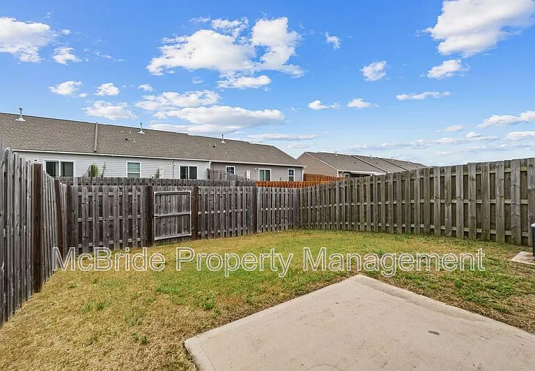 959 Madrid Ct — Photo 18