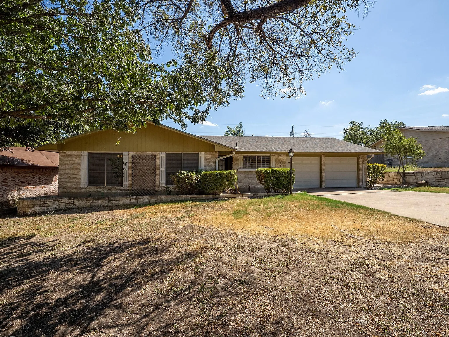 4 bed, 2.0 bath, 1997 sqft, $2,350 — Photo 3
