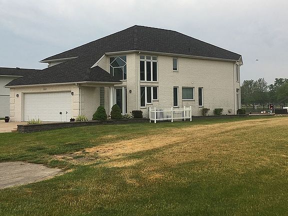 3rd image of 38047 Huron Pointe Dr