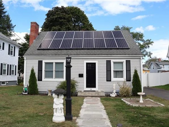35 Bourne Ave E, Rumford, RI 02916