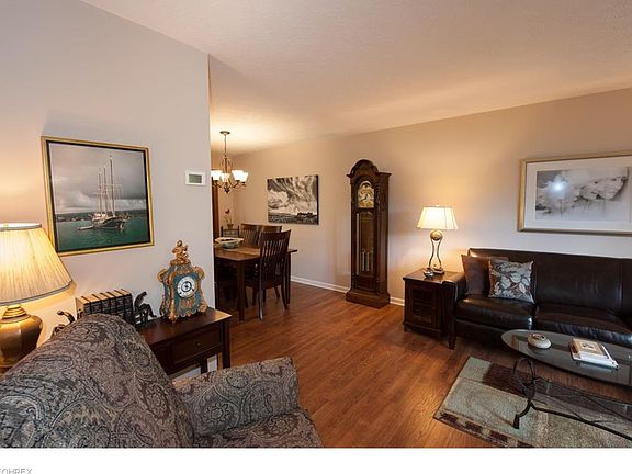 3rd image of 3908 Canterbury Dr