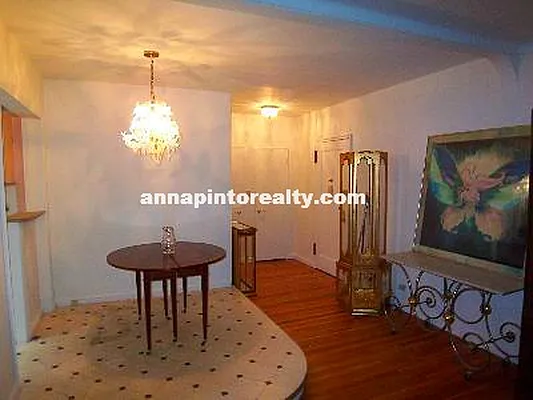 Sold by Anna Pinto Realty | media 18