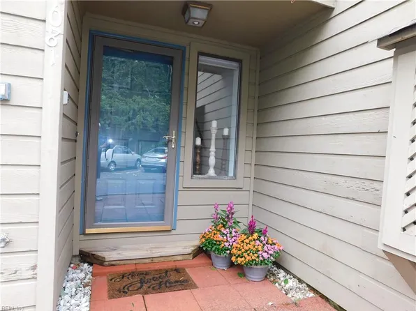 1081 Chinquapin Ln, Virginia Beach, VA 23451