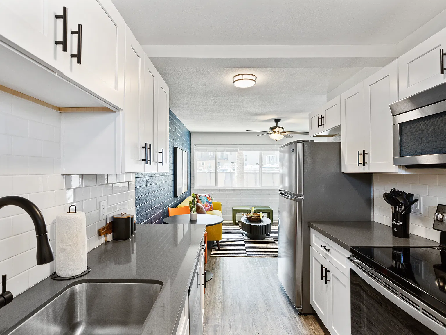 2 bed, 900 sqft, $1,995 — Photo 3
