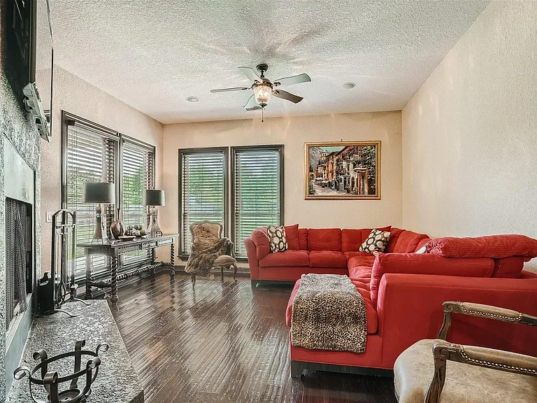 15207 Nightingale Ln — Photo 13