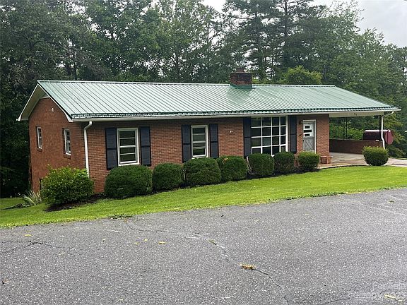 3rd image of 810 Skie Cir SE