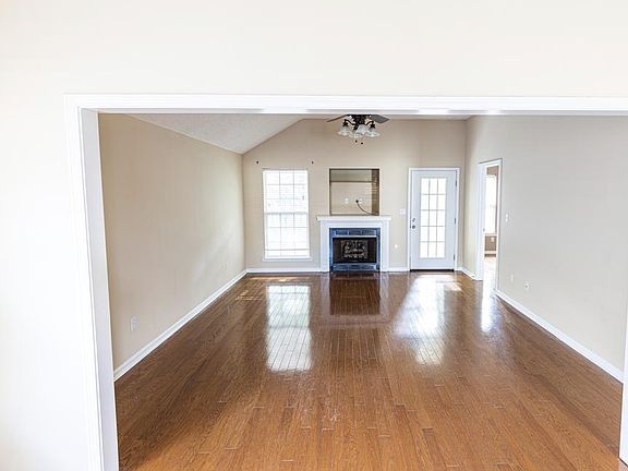 3rd image of 4532 Smithfield Dr