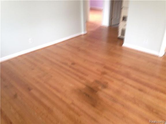 4th image of 17605 Hanna St