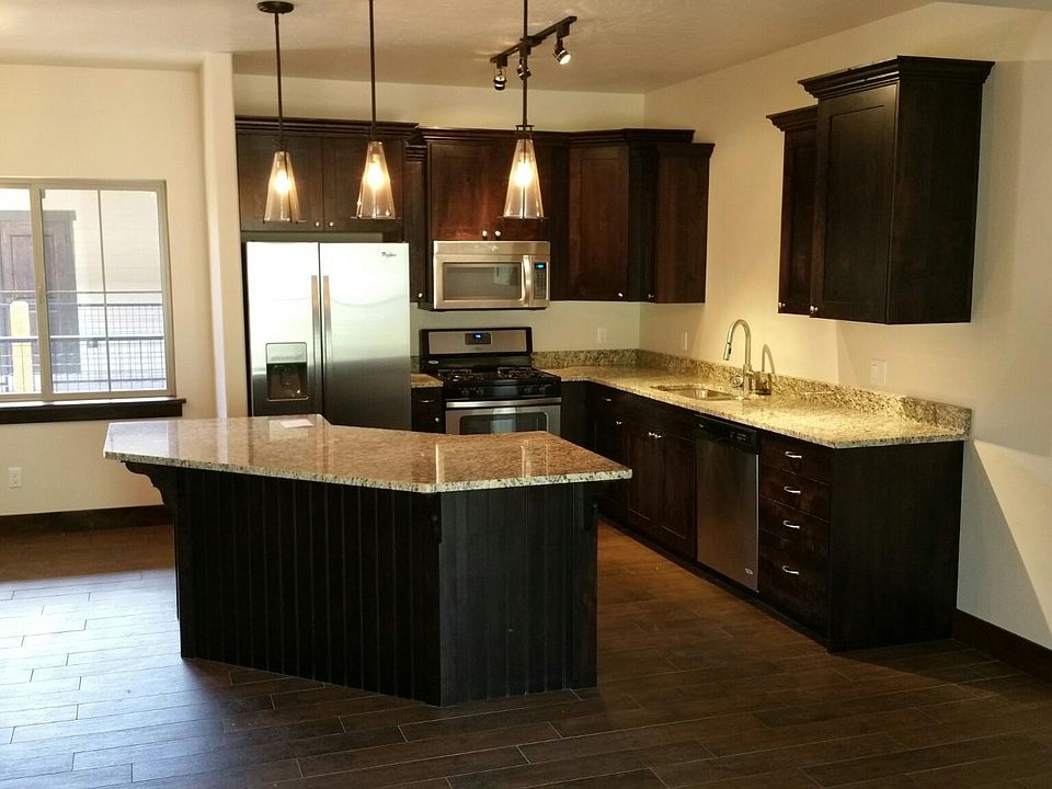 Kitchen area and bar! New dishwasher.