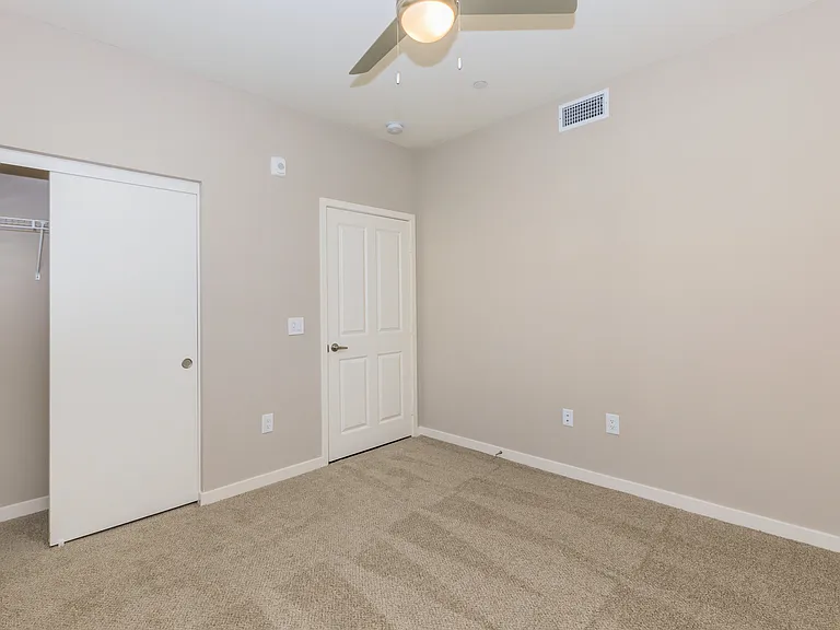 Los Alamitos Luxury Apartments — Photo 24