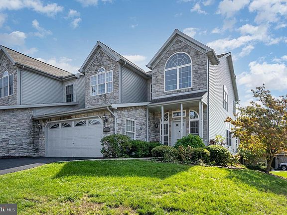 3rd image of 2826 Oakwood Dr