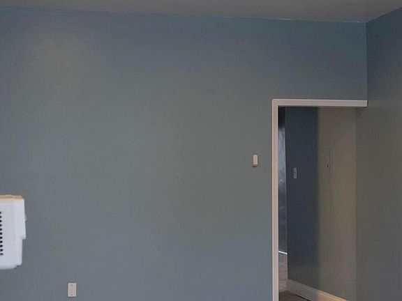 3rd image of 7028 N Broad St