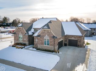 16818 Glenhurst Dr, Macomb Township, MI 48044