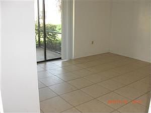 4th image of 154 SE 12th Ter