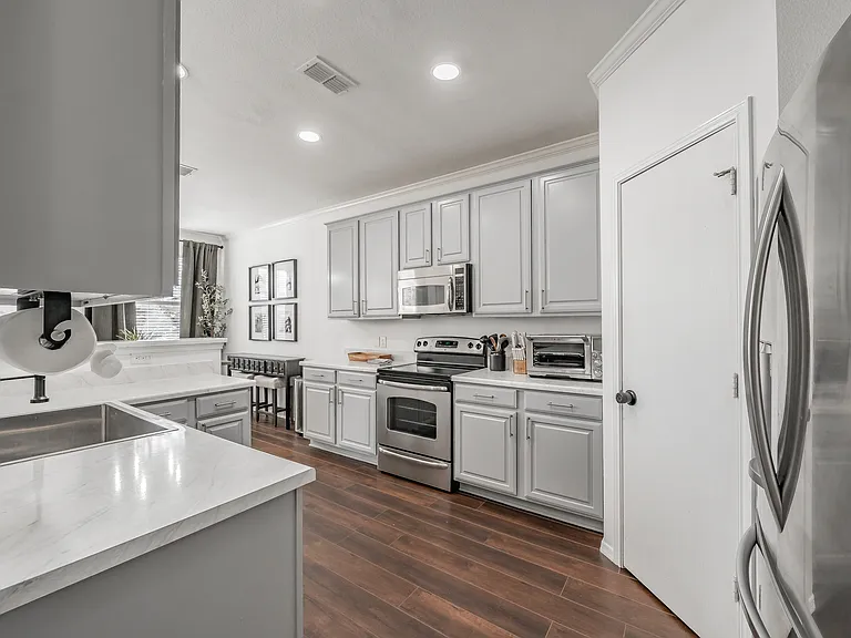 2304 Hickory Ct — Photo 29
