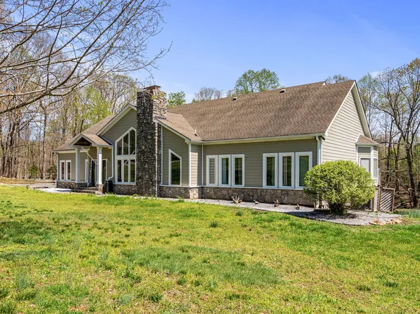 4463 James Stone Rd, Cedar Hill, TN 37032