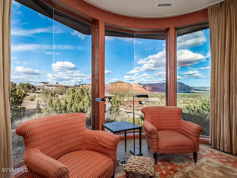 Master Suite 1 Sitting Area