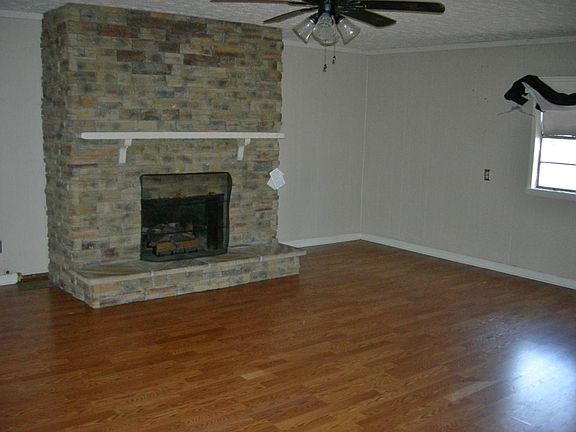 4th image of 1811 Westview Dr
