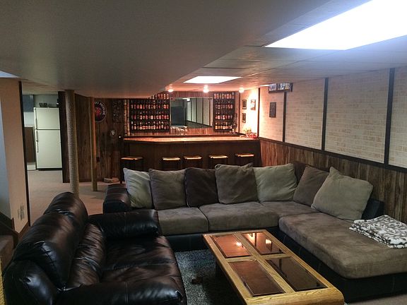2nd image of 22633 Euclid St