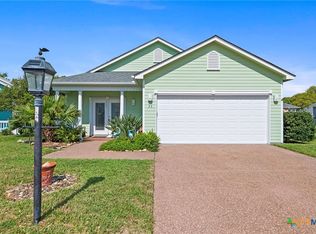 33 Primrose Cir, Rockport, TX 78382