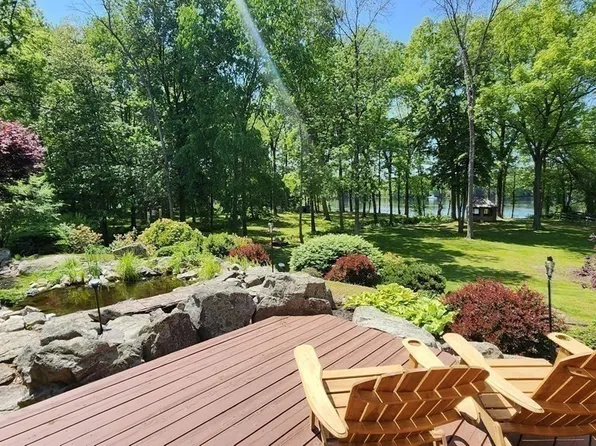 9 Arrowhead Ln, Groveland, MA 01834