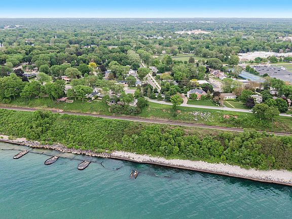 4th image of 2219 Lakeshore Dr