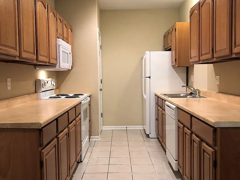104 Logan St — Photo 4