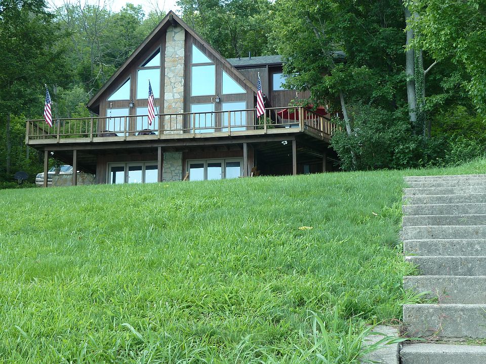 Concrete steps to the dock! 