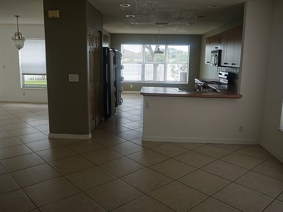 4th image of 5201 SW 38th Ave