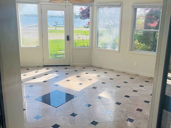 Huge 4-Seasons Room with windows that open, a fan, and heat so you can enjoy all year