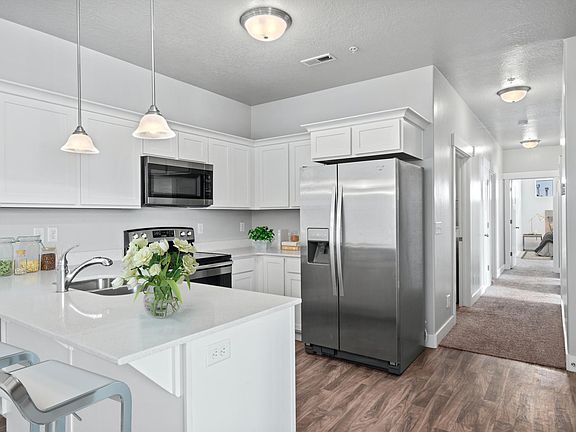 2nd image of 118 W Silver Springs Dr #1109