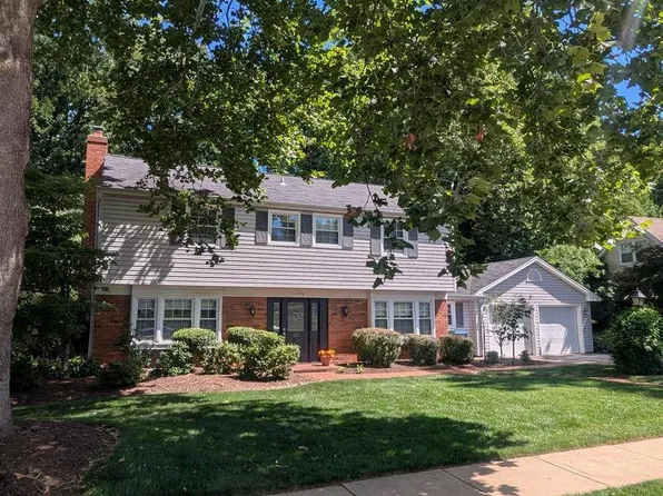 12830 Mount Royal Ln, Fairfax, VA 22033