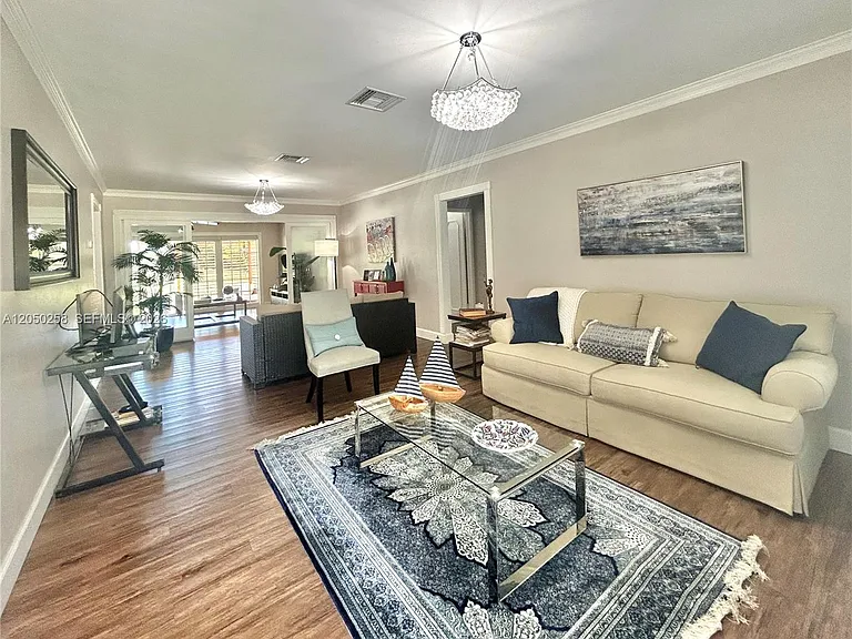 416 Bayberry Dr — Photo 2