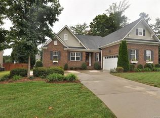 511 Spruce Hollow Ln, Lake Wylie, SC 29710