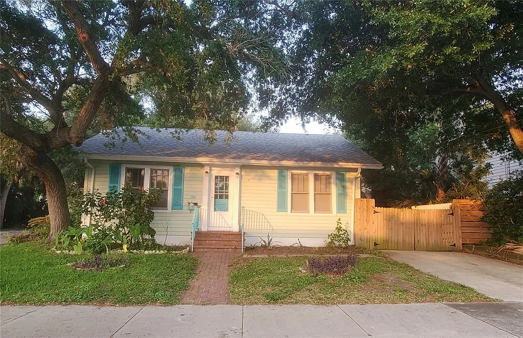 2 bed, 1.0 bath, 1000 sqft, $1,950 — Photo 1
