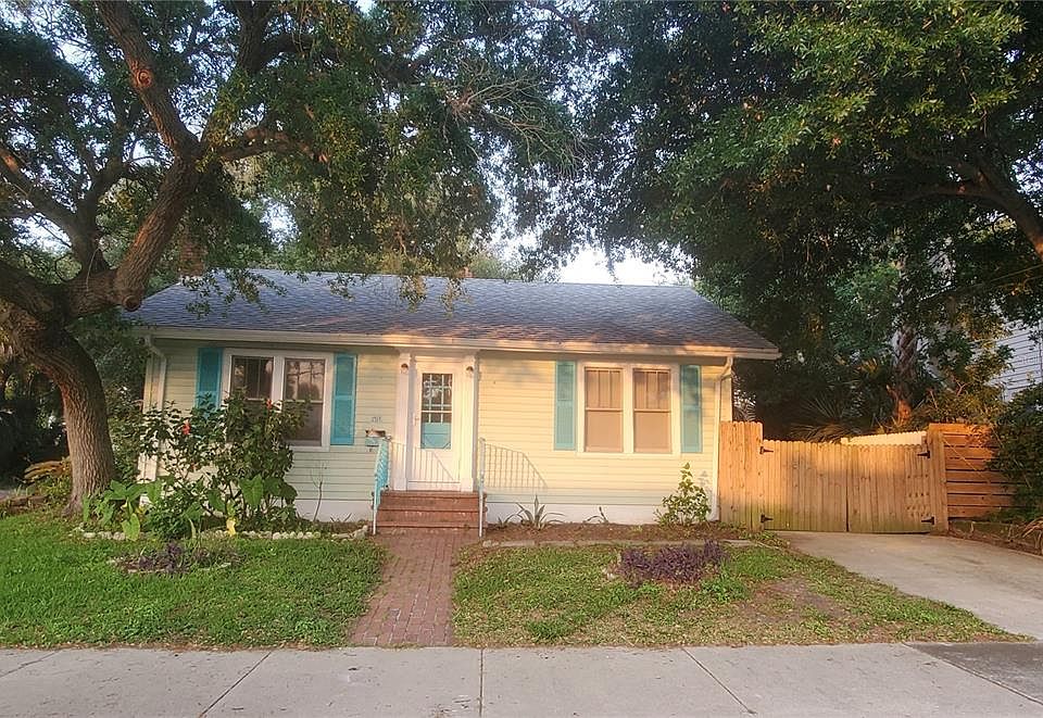 1st image of 410 N Oleander Ave