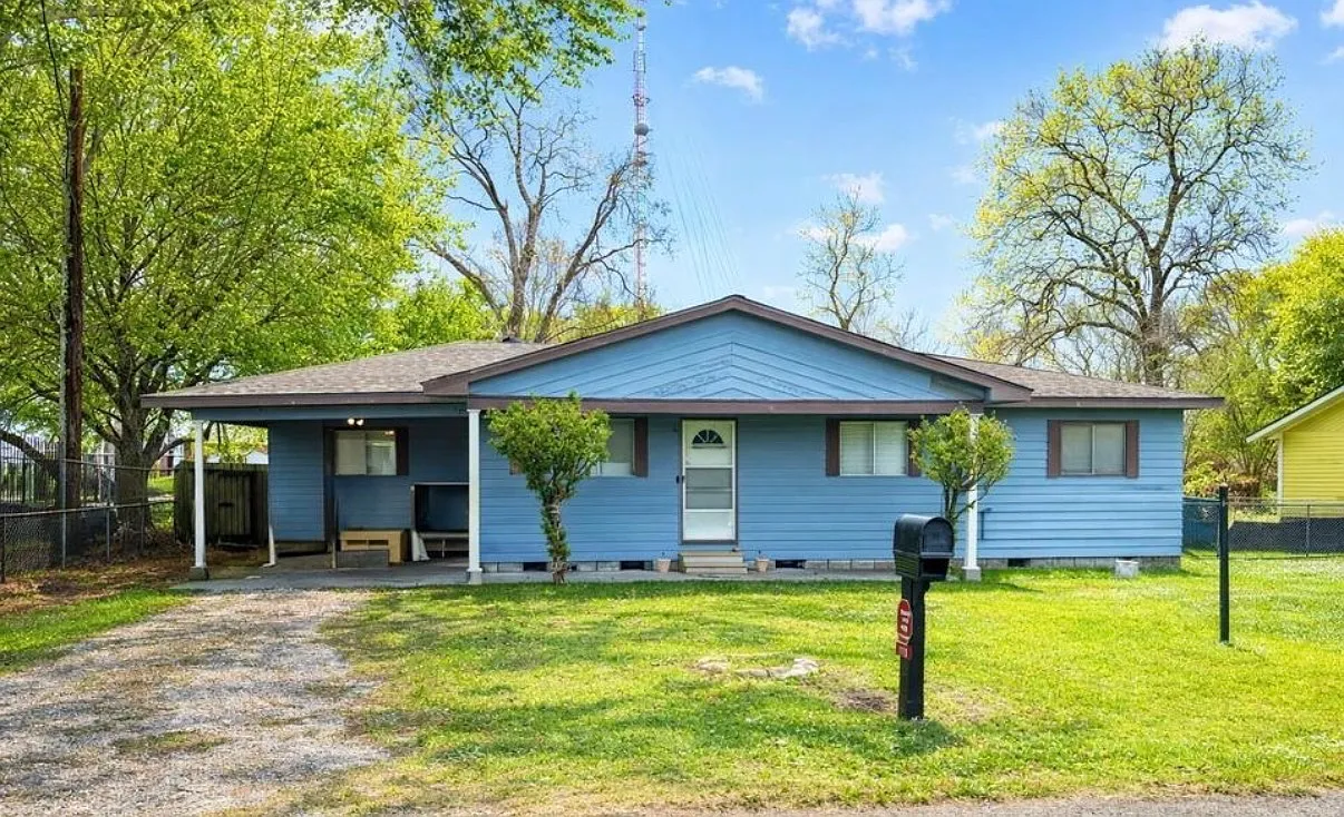 2 bed, 1.5 bath, 1150 sqft, $1,300 — Photo 3