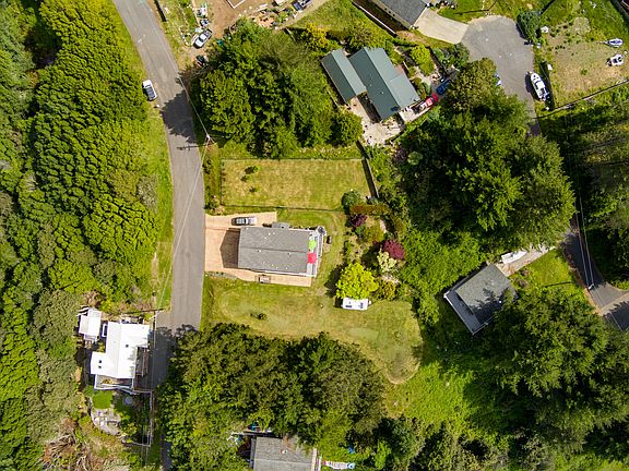 3rd image of 520 Redwood Rd