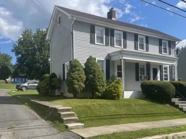 32 Willow Ave, Bloomsbury, NJ 08804