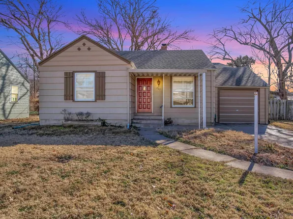 207 E 9th St, Newton, KS 67114