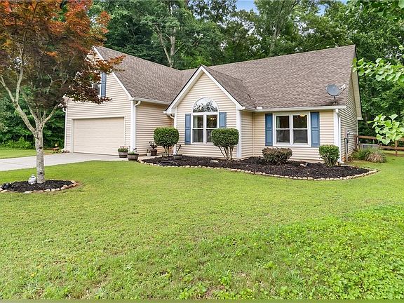 4th image of 27 Otter Ln