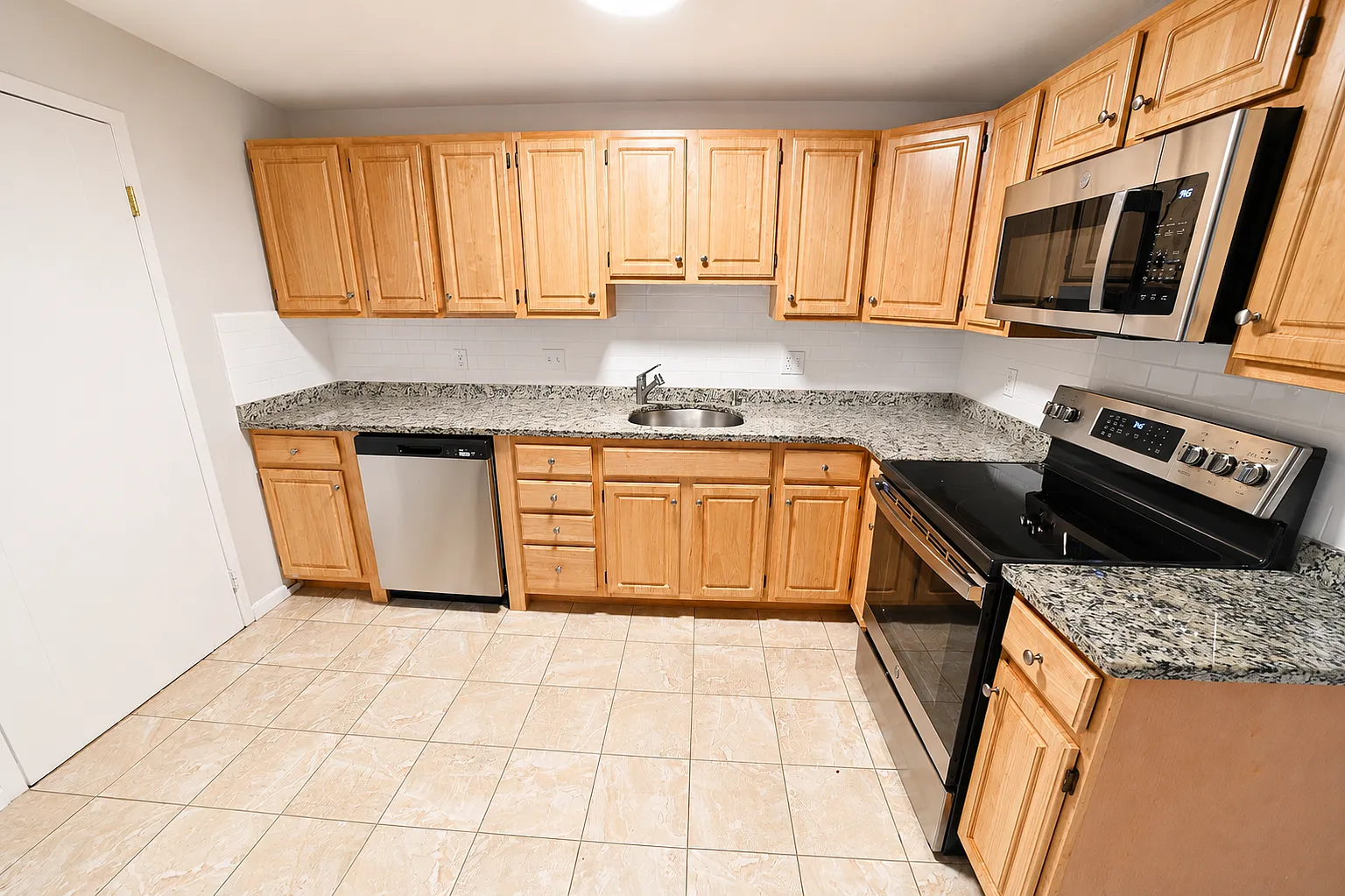 2 bed, 1009 sqft, $2,900 — Photo 2