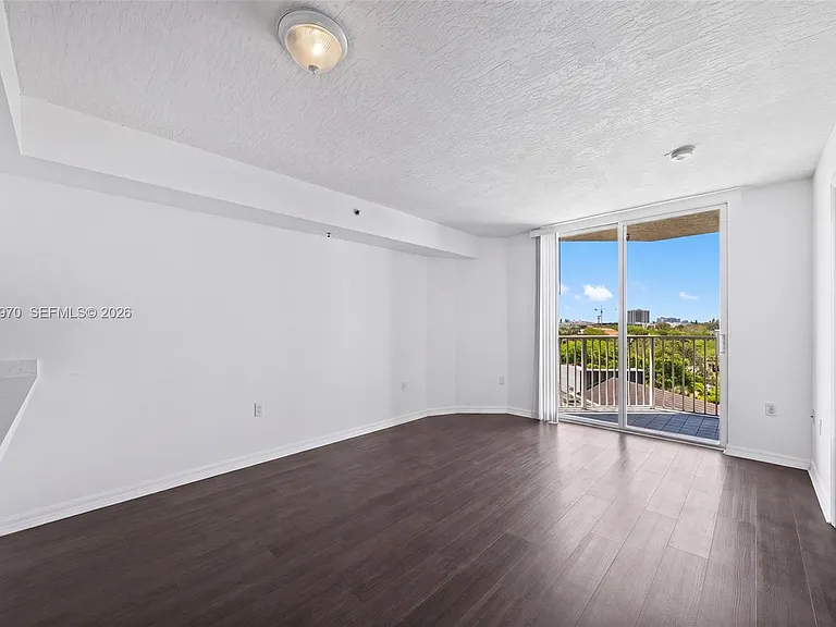 102 SW 6th Ave #605 — Photo 4