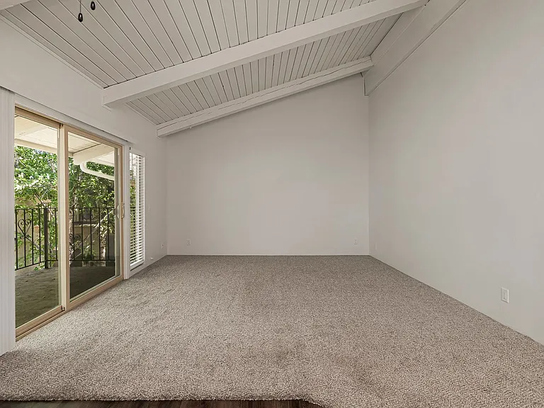 Villa Del Mar Apartments — Photo 17