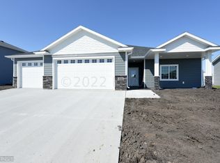 7480 Claire Dr S, Fargo, ND