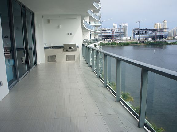 2nd image of 3250 NE 188th St APT 705