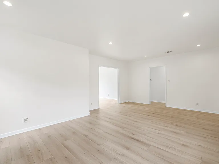 1078 E Orange Grove Ave — Photo 9